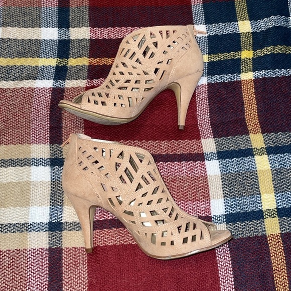 X appeal women’s heels 8 stiletto Tan Cutout detail 3.5” zip up casual business - Picture 2 of 8